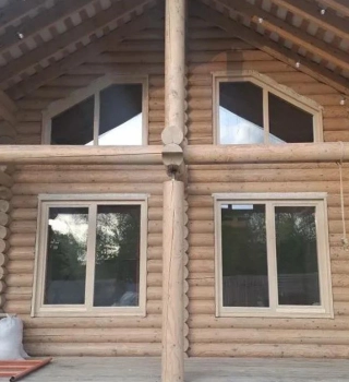 Монтаж в доме из оцилиндрованного бревна